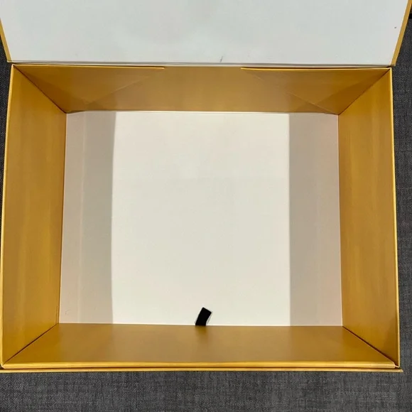 New FENDI Square Yellow Box 13x10 , 5 inches deep Best size - Picture 3 of 6